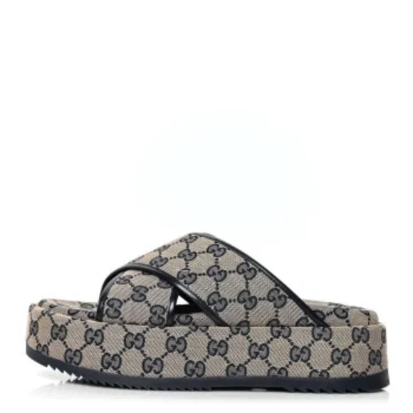 【GUCCI】M RHEIN CRISS-CROSS SLIDE GG◆834940AADUO Gucci Men's Rhein GG Suede Crisscross Side Sandals | Neiman